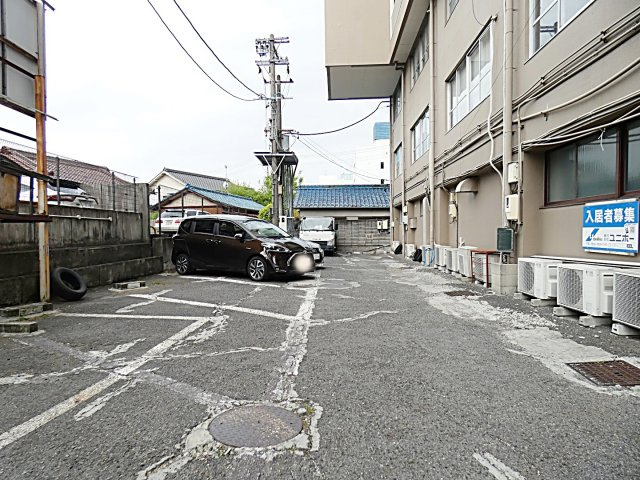 東名ビルディングの駐車場