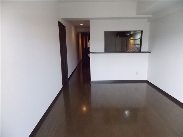 アソシア高社の居間・リビング|写真は３０３号室のものです