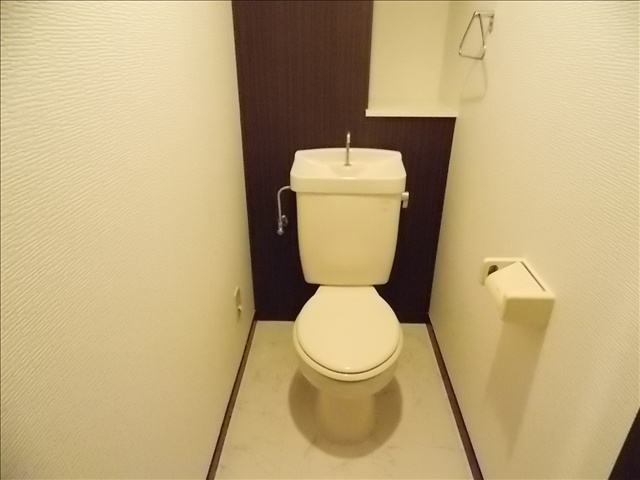 アソシア高社のトイレ|写真は３０３号室のものです
