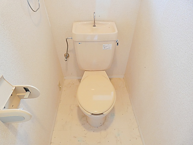 シャンポール高社のトイレ|ゆったりとした空間のトイレです