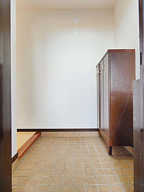 シャンポール高社の玄関|明るい玄関です