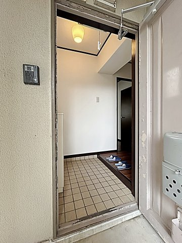 ハイツ白山の玄関|収納もある玄関です