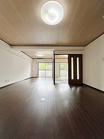 ハイツ白山の居間・リビング|こちらの居間で趣味の時間をお楽しみください