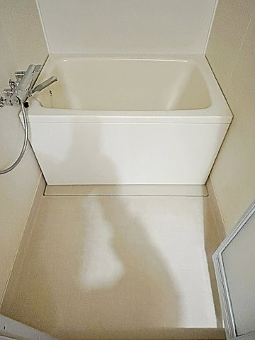 ハイツ白山の浴室|ゆったり過ごせるお風呂です