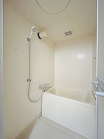 ハイツ白山の浴室|日々の疲れを癒すお風呂付です