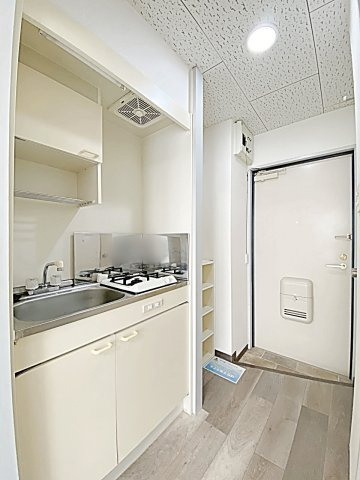 ジュネス富が丘のキッチン|コンパクトなキッチンで掃除もラクラク