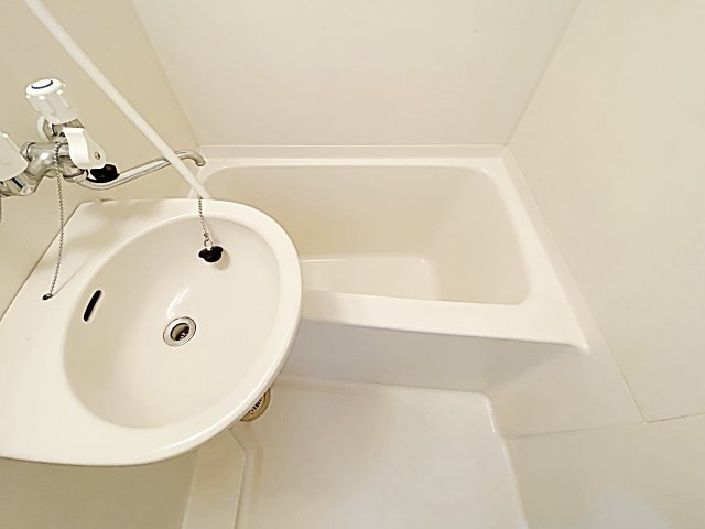 ジュネス富が丘の浴室|落ち着いた空間のお風呂です