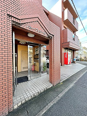 バトー・プレジールのエントランス|ゆとりのあるエントランスです