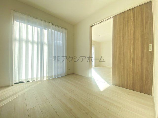 入間市黒須2丁目・全1棟　新築一戸建　～駅徒歩9分・角地～の洋室|1階洋室4.5帖