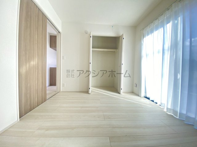 入間市黒須2丁目・全1棟　新築一戸建　～駅徒歩9分・角地～の洋室|1階洋室4.5帖