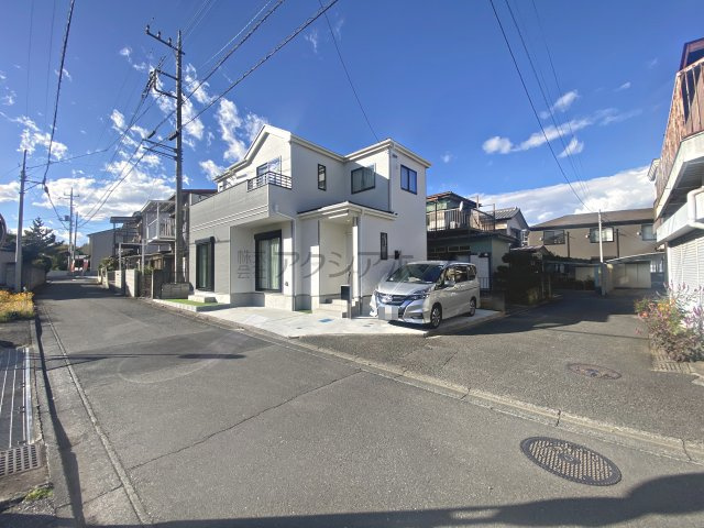 入間市黒須2丁目・全1棟　新築一戸建　～駅徒歩9分・角地～の前面道路含む現地写真|開放感溢れる東南角地。陽当たり・通風良好で快適な住環境です！