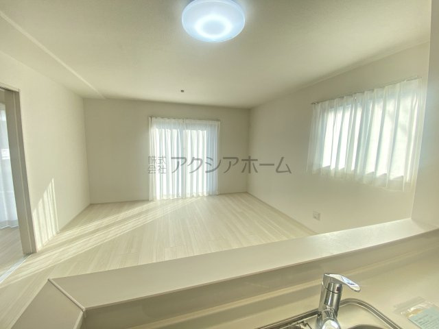 入間市黒須2丁目・全1棟　新築一戸建　～駅徒歩9分・角地～の居間・リビング