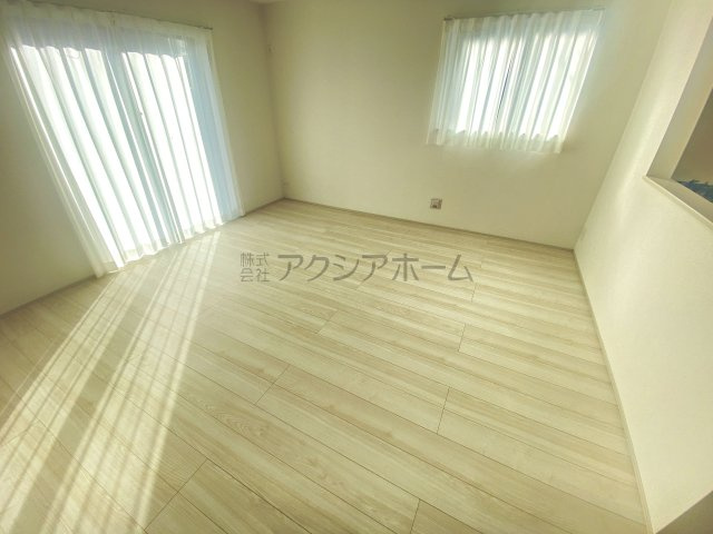 入間市黒須2丁目・全1棟　新築一戸建　～駅徒歩9分・角地～の居間・リビング