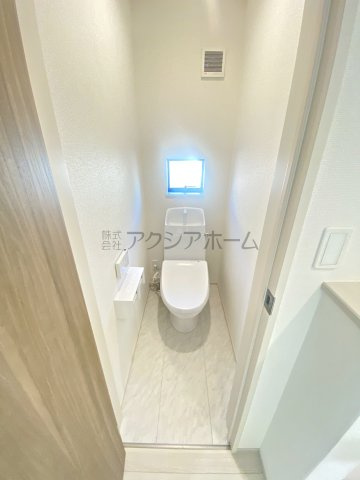 入間市黒須2丁目・全1棟　新築一戸建　～駅徒歩9分・角地～のトイレ