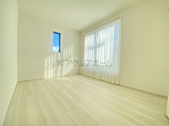 入間市黒須2丁目・全1棟　新築一戸建　～駅徒歩9分・角地～の洋室|2階洋室6帖(南側)