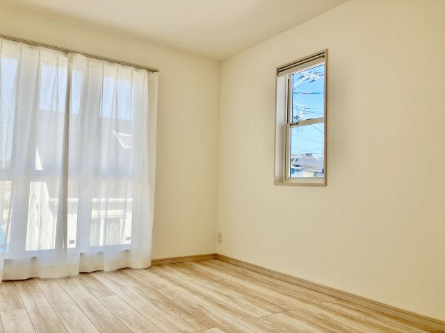 新築戸建・建売　郡山市富久山町福原　スマート・ワン シティ　全4棟の洋室|自然光が長時間入る2面採光で明るく気持ちの良いプライベート空間です！
