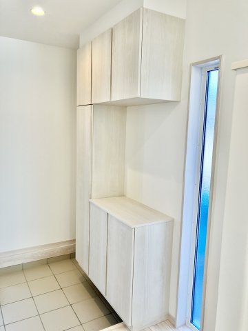 新築戸建・建売　郡山市富久山町福原　スマート・ワン シティ　全4棟の玄関|大容量のシューズボックスがあり収納豊富な玄関スペース。