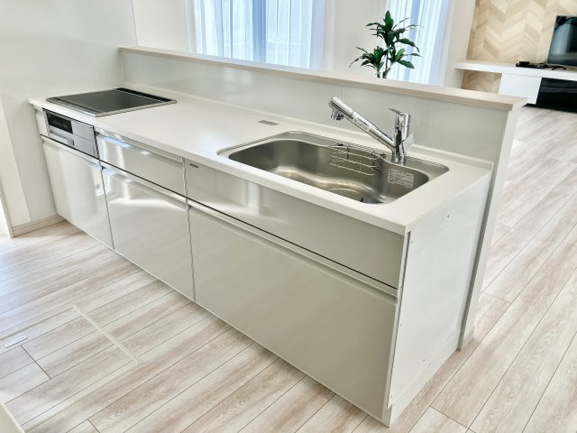 新築戸建・建売　郡山市富久山町福原　スマート・ワン シティ　全4棟のキッチン|IHクッキングヒーターで火災の心配を軽減してくれます！