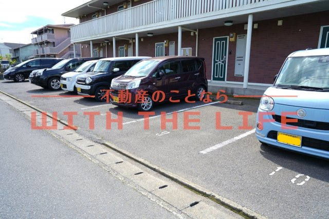 オリーヴァ東合川【10，000円キャッシュバック対象物件】の駐車場|駐車場に車を止められます