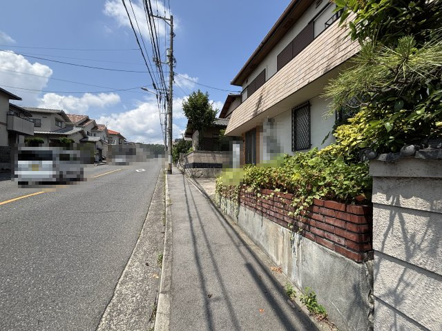 売土地　毘沙門台3丁目の前面道路含む現地写真