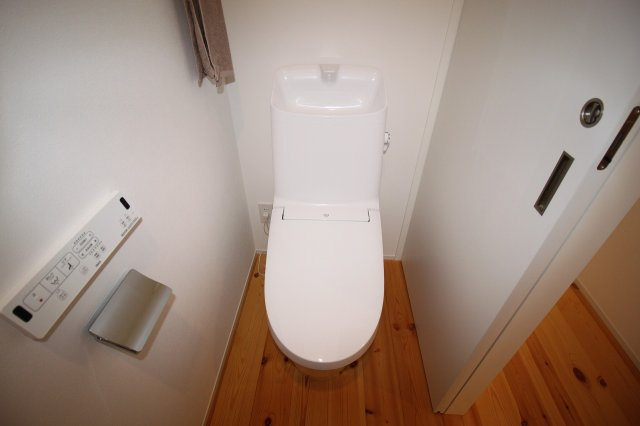 神田　中古戸建　①【未入居物件】　（全2棟）のトイレ|1Ｆ