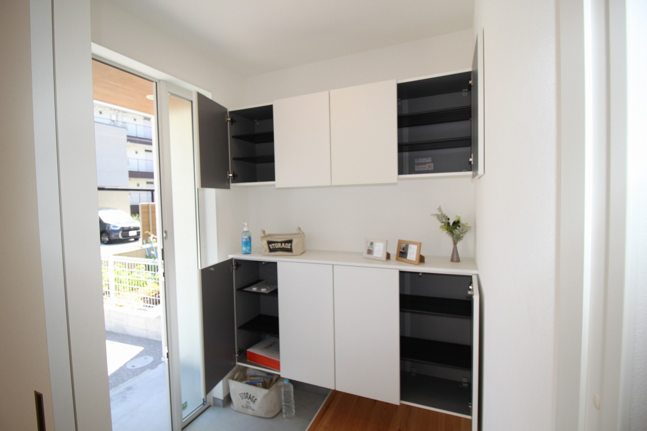 神田　中古戸建　①【未入居物件】　（全2棟）の収納|玄関収納