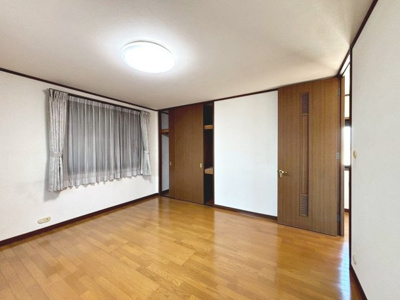 【洋室】 | 浜寺石津町中３丁　中古一戸建 | コノミヤまで徒歩７分！サンディまで徒歩１２分！コーヨーまで徒歩１６分！毎日のお買い物に便利ですよ♪その日の特売日などでスーパーを選べますね♪