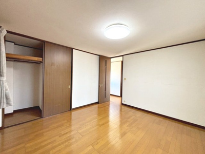 【洋室】 | 浜寺石津町中３丁　中古一戸建 | 堺市立浜寺石津こども園まで徒歩４分！小さなお子様のいるご家庭も安心ですね！