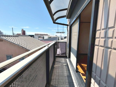 【バルコニー】 | 浜寺石津町中３丁　中古一戸建 | バルコニー２ヶ所ありますよ！洗濯物の多い日も安心ですね♪