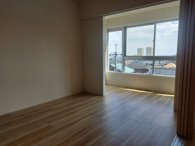 宝塚御殿山マンションの洋室|洋室南側約5帖