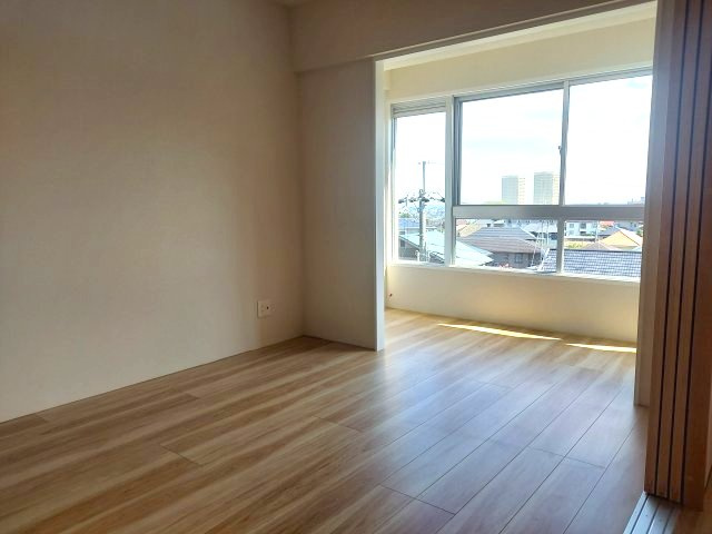 宝塚御殿山マンションの洋室|洋室南側約5帖