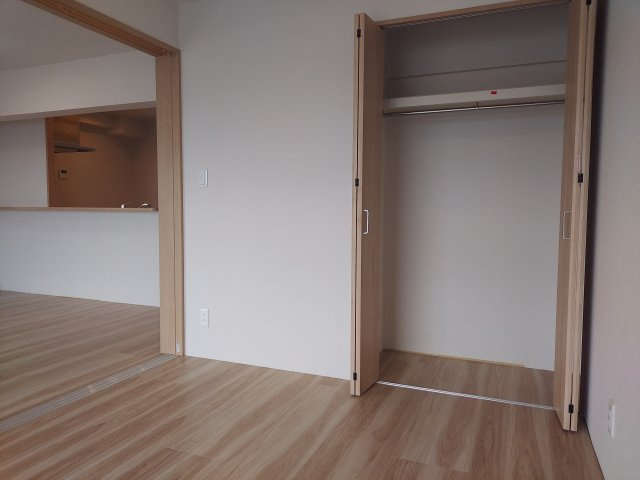 宝塚御殿山マンションの洋室|洋室南側約5帖