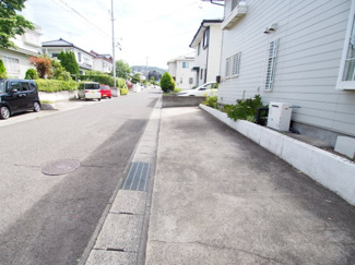 【前面道路含む現地写真】