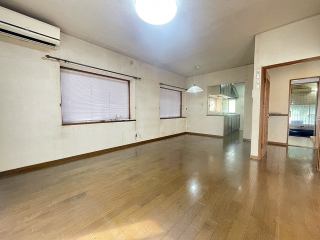 【居間・リビング】 | 皇徳寺台1丁目　中古住宅