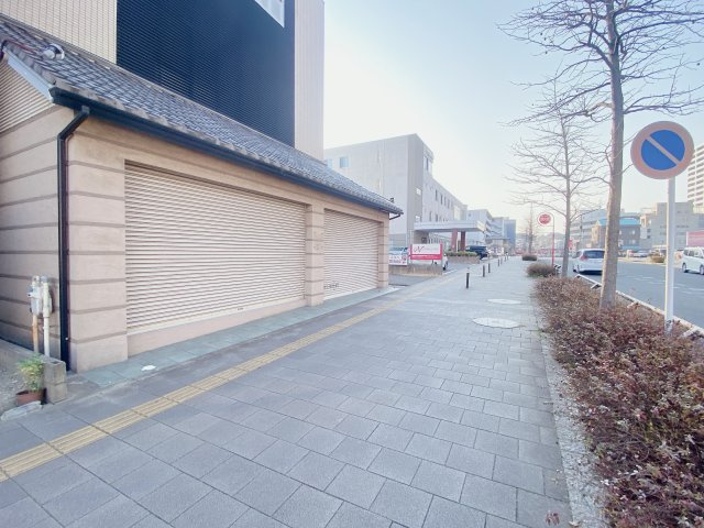 半田市更生町2丁目の前面道路含む現地写真