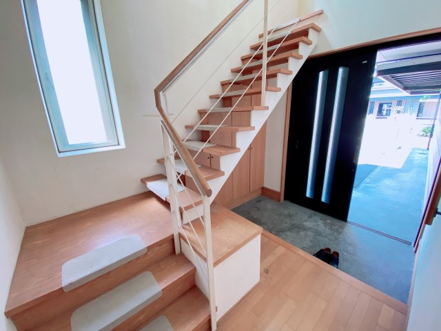 半田市更生町2丁目の玄関