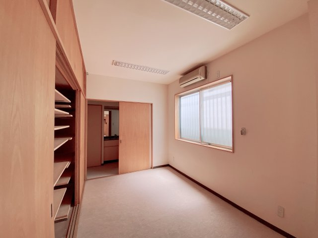 半田市更生町2丁目の洋室|1F：5.8帖①