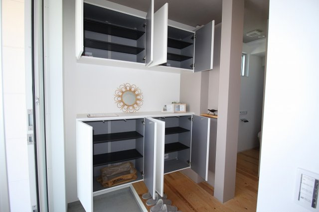 神田　中古戸建　②【未入居物件】　（全2棟）の収納|玄関収納