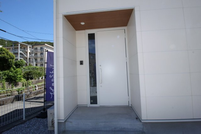 神田　中古戸建　②【未入居物件】　（全2棟）の玄関