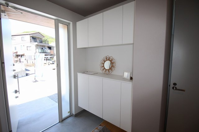 神田　中古戸建　②【未入居物件】　（全2棟）の収納|玄関収納