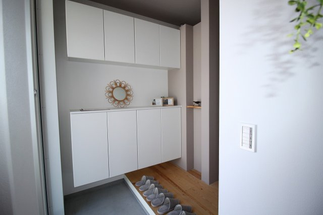 神田　中古戸建　②【未入居物件】　（全2棟）の収納|玄関収納