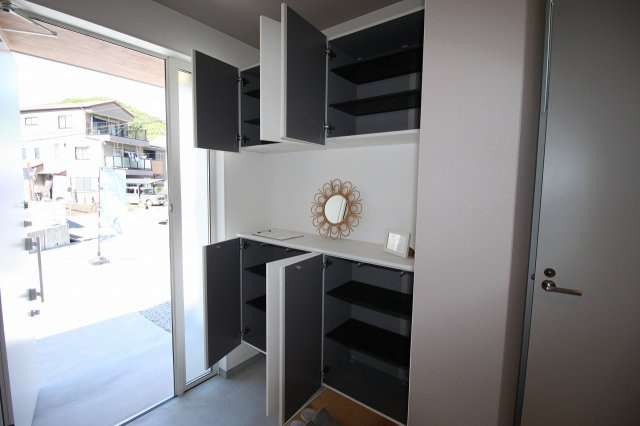 神田　中古戸建　②【未入居物件】　（全2棟）の収納|玄関収納