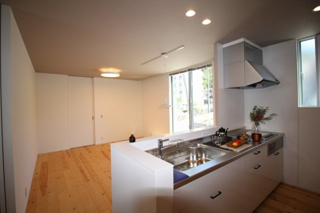 神田　中古戸建　②【未入居物件】　（全2棟）のキッチン