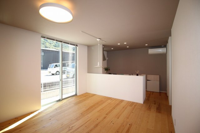 神田　中古戸建　②【未入居物件】　（全2棟）の居間・リビング|ＬＤＫ　14.0帖