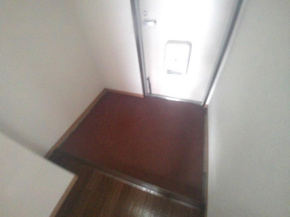 ウィングマンションの玄関