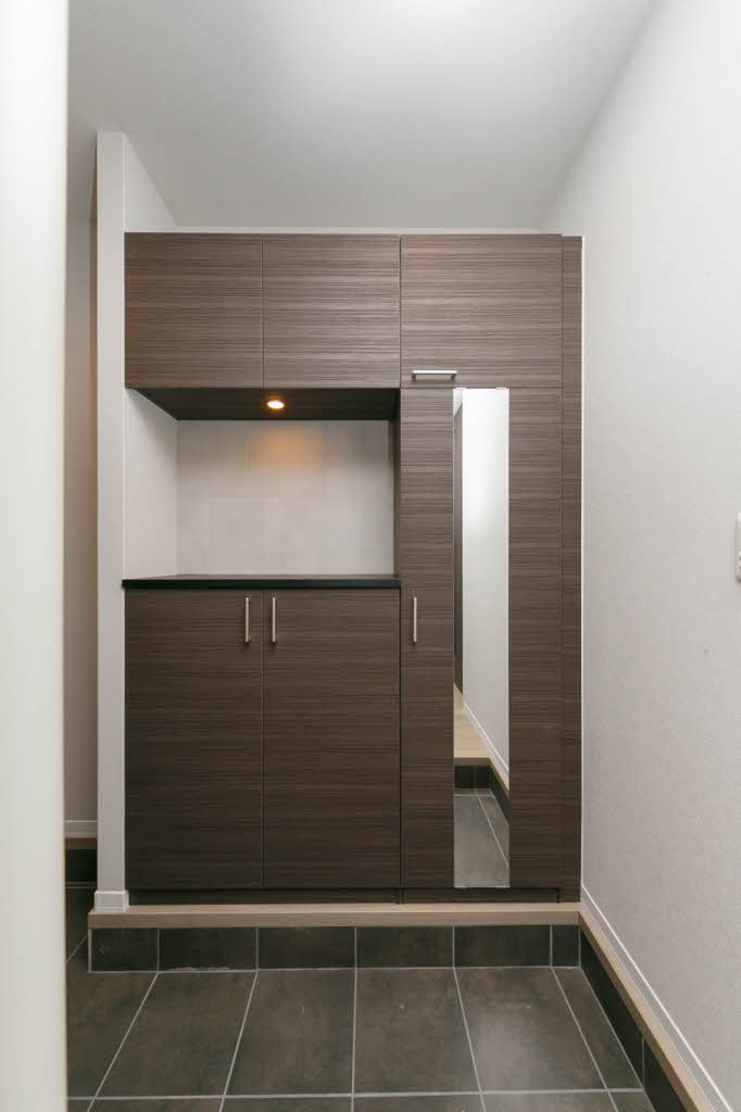 ラ　ウエストの玄関