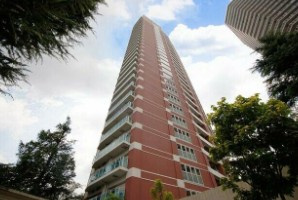 【外観】 | パークタワー東中野 | 鉄筋コンクリート造のがっちりとした建物。