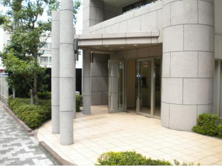 ネバーランド江坂垂水町のエントランス