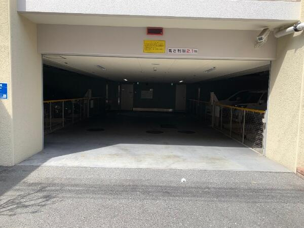 ネバーランド江坂垂水町の駐車場