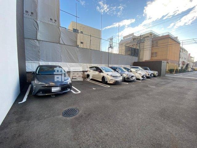 ワールドアイ名古屋城北の駐車場